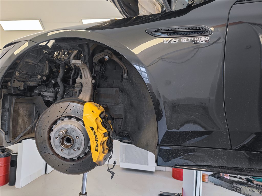 Mercedes AMG GT AMG C190 Légugó javítás, légrugó kompresszor javítás. 5. kép