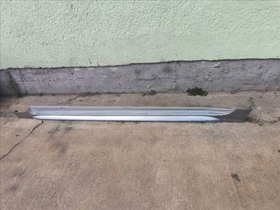 Toyota Corolla (E210) Küszöb Burkolat 7586002220