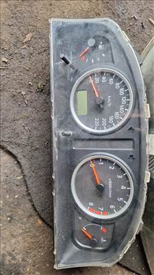 Nissan Almera N16 kilóméteróra 