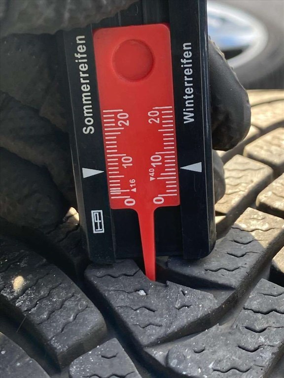  4db 255/4020" használt Falken téli gumi 255/40R20 20 255/40 R20 Audi A6 Q5 Q7 Tesla 1. kép