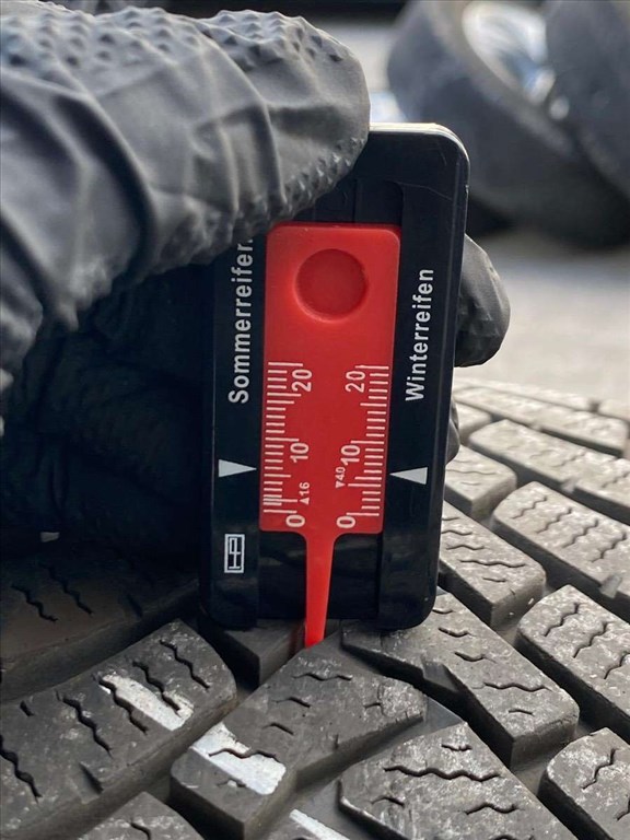  4db 255/4020" használt Falken téli gumi 255/40R20 20 255/40 R20 Audi A6 Q5 Q7 Tesla 2. kép