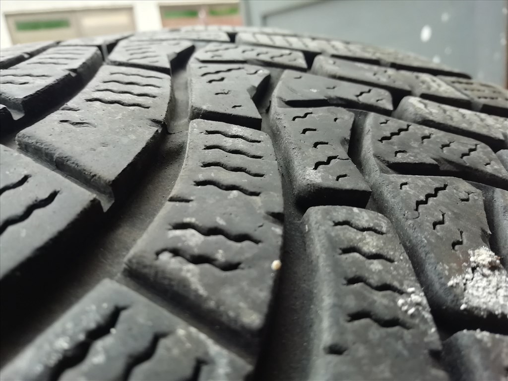  4db 255/4020" használt Falken téli gumi 255/40R20 20 255/40 R20 Audi A6 Q5 Q7 Tesla 7. kép