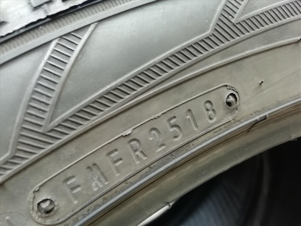  4db 255/4020" használt Falken téli gumi 255/40R20 20 255/40 R20 Audi A6 Q5 Q7 Tesla 8. kép