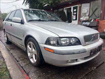 Volvo V40 1.9D bontott alkatrészei