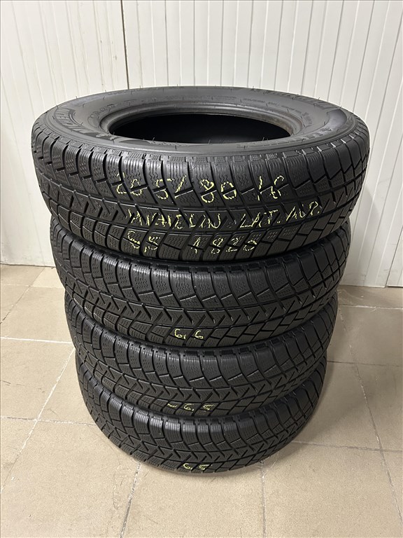 4db 205/80R16 Michelin Latitude Alpin téli gumi 205/80 r16 205 80 16 téligumi 1. kép