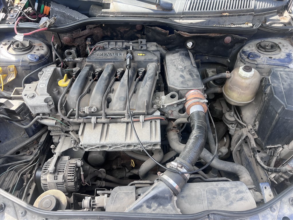 Renault Mégane I 1.4i bontott alkatrészei 3. kép