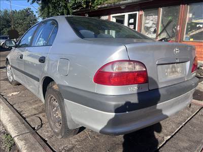 Toyota Avensis (T220) 1.6i bontott alkatrészei