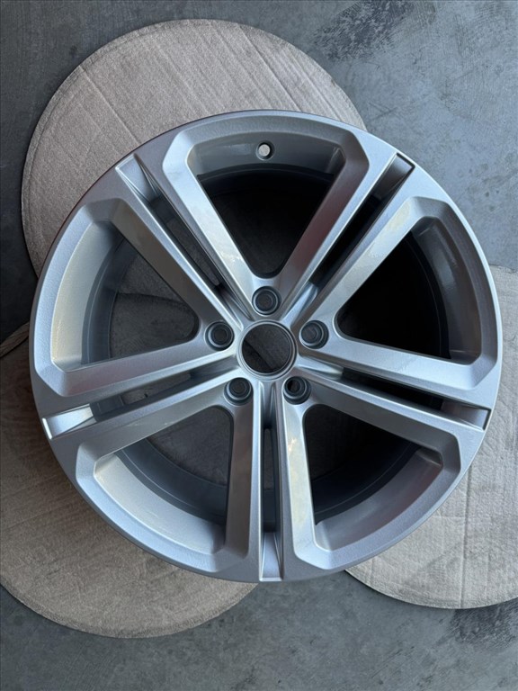 R18 Original Volkswagen 8J ET41 - 1K8 601 025R  1K8601025R  1DB alufelni felni 1. kép