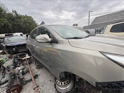 Hyundai Tucson ix35 alkatrészek eladó’