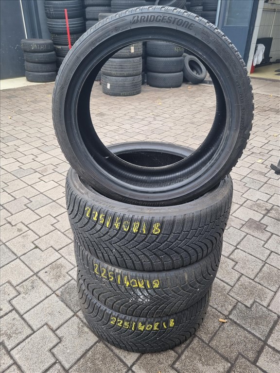  225/4018" újszerű Bridgestone Blizzak LM005 téli gumi 4db  2. kép