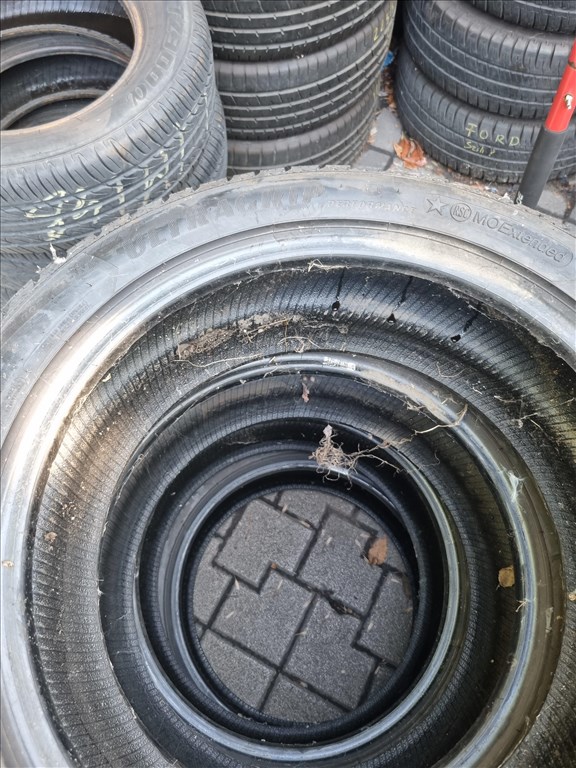  245/4518" újszerű Goodyear Ultragrip Performance 8 téli gumi 4db  6. kép