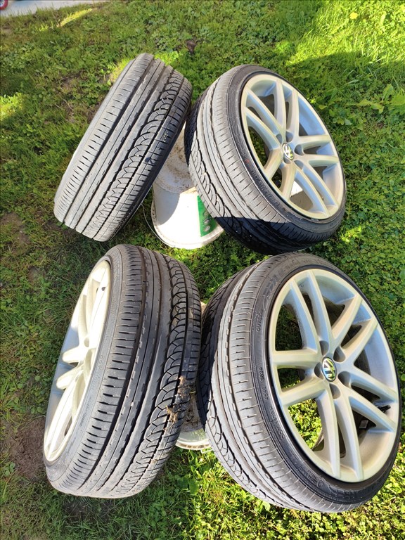  5x100 lyukosztású 17" újszerű Borbet alufelni, rajta 195/40 új Nankang nyári gumi gumi  2. kép
