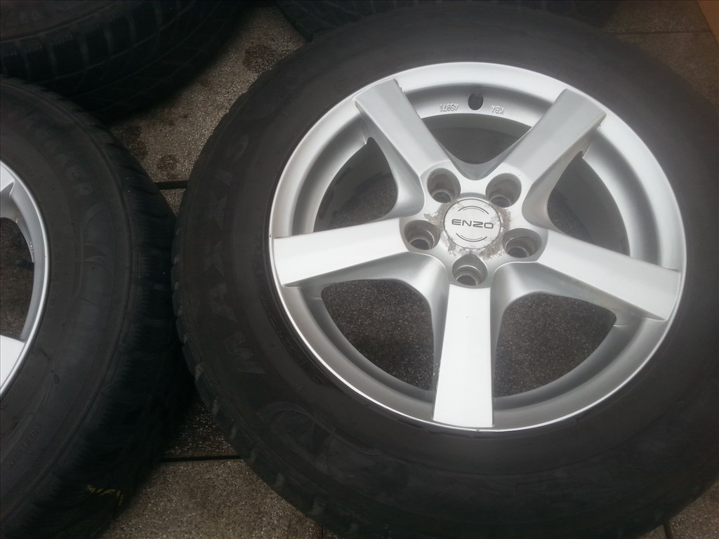  5x114.3 lyukosztású 16" Toyota C-HR alufelni, rajta 215/65 Maxxis téli gumi  3. kép