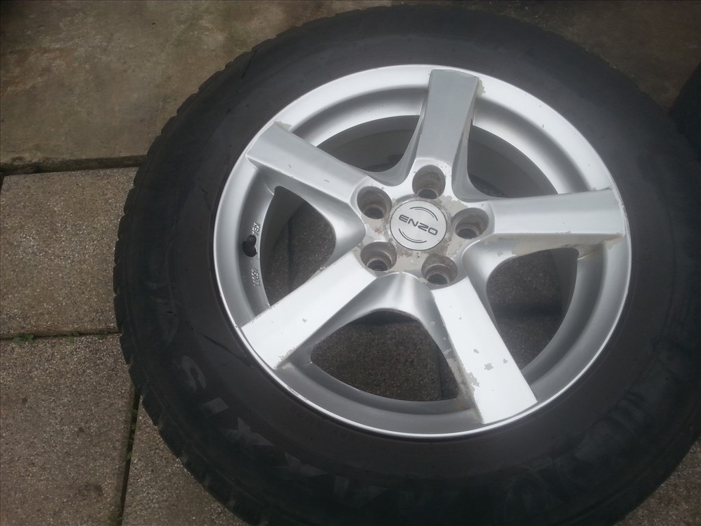  5x114.3 lyukosztású 16" Toyota C-HR alufelni, rajta 215/65 Maxxis téli gumi  5. kép