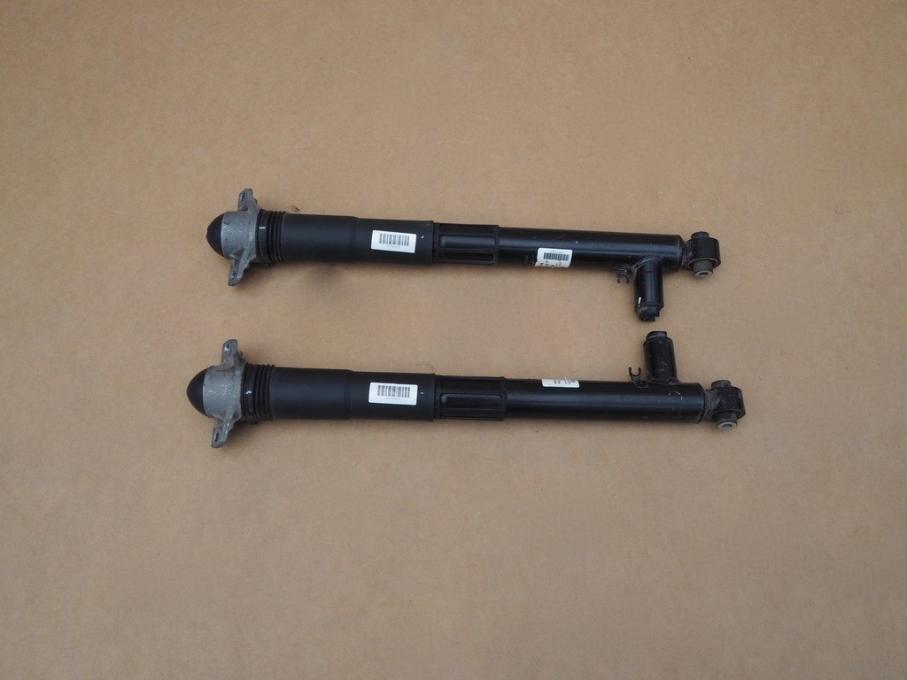 Skoda Superb III VW Passat  jobbos balos lengéscsillapító  1. kép