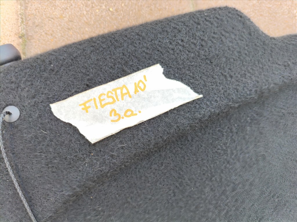 Ford Fiesta Mk6 kalaptartó  8a61a46506af 3. kép