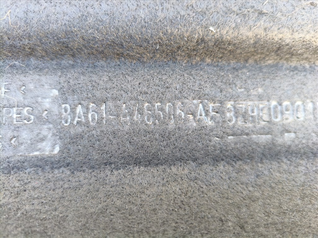 Ford Fiesta Mk6 kalaptartó  8a61a46506af 4. kép