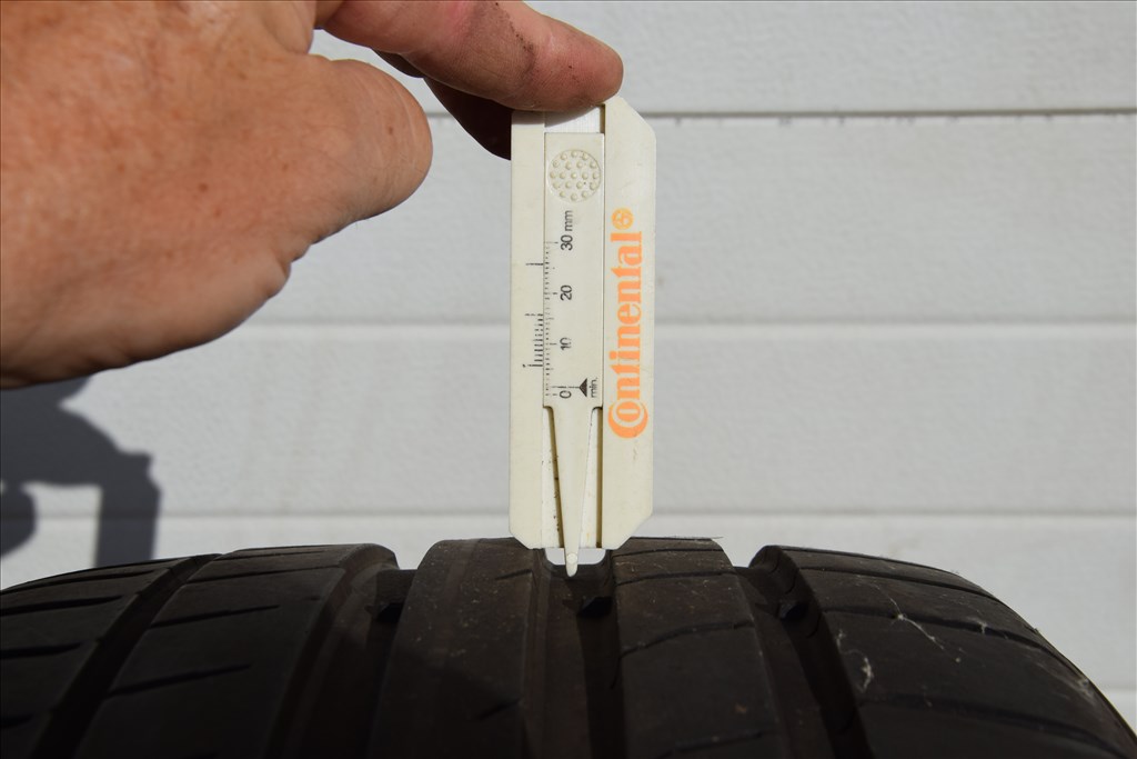  235/35  19  újszerű Continental nyári gumi  7. kép