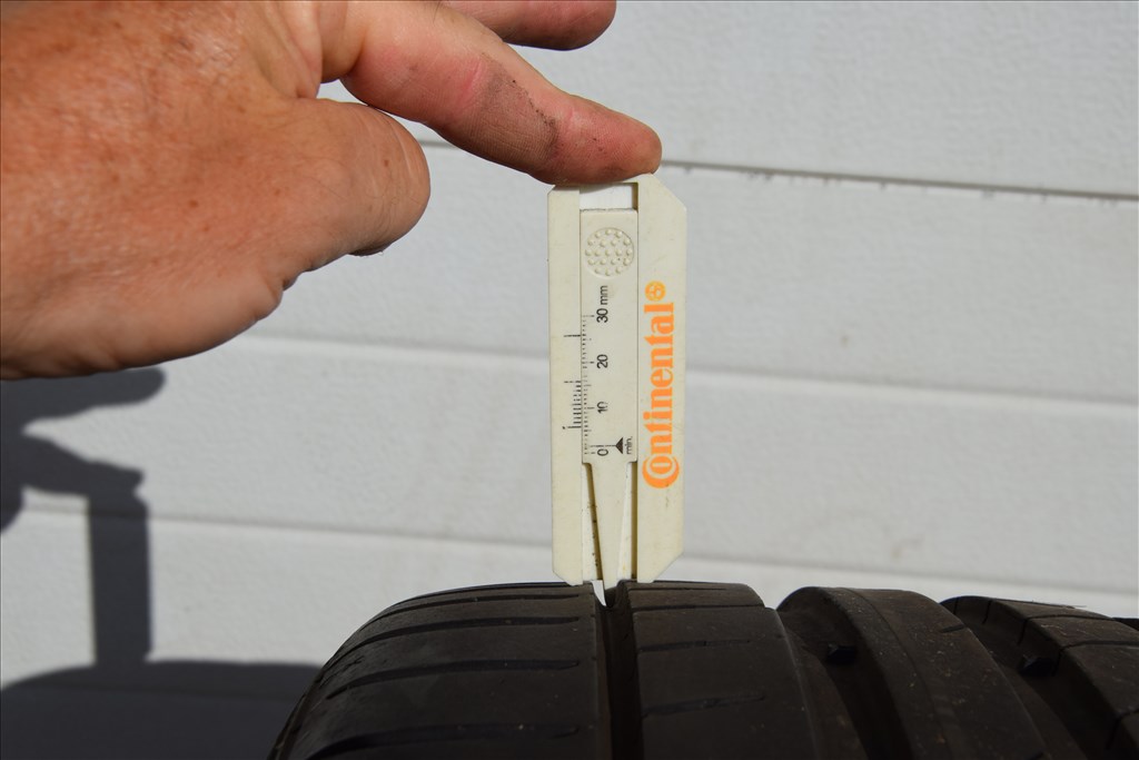  235/35  19  újszerű Continental nyári gumi  9. kép