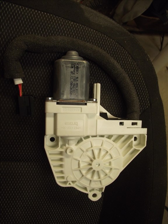 Skoda Yeti bal első ablakemelő motor 5l0959811a 1. kép