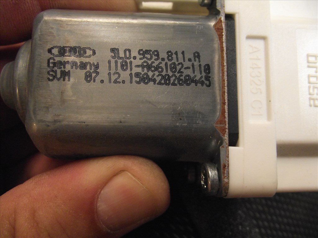 Skoda Yeti bal első ablakemelő motor 5l0959811a 2. kép