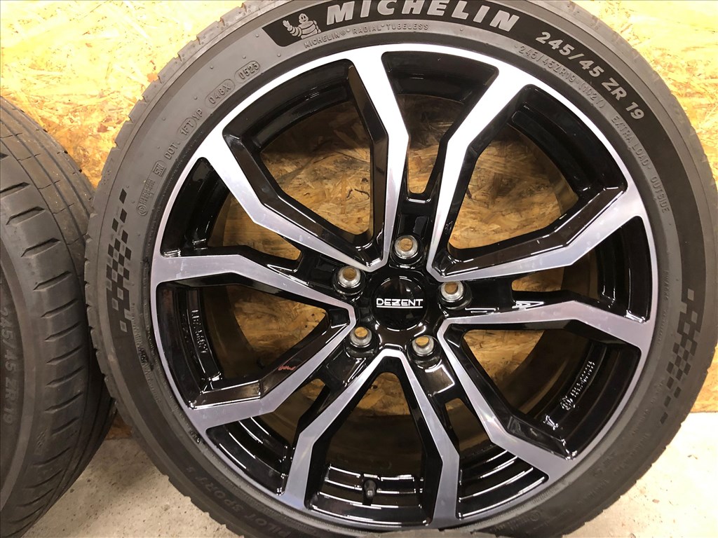  5x120 lyukosztású 19" újszerű Dezent alufelni, rajta 245/45 újszerű Michelin nyári gumi VW T5, T6 2. kép