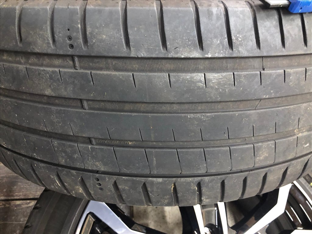  5x120 lyukosztású 19" újszerű Dezent alufelni, rajta 245/45 újszerű Michelin nyári gumi VW T5, T6 10. kép