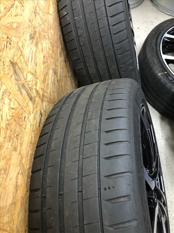  5x120 lyukosztású 19" újszerű Dezent alufelni, rajta 245/45 újszerű Michelin nyári gumi VW T5, T6 11. kép