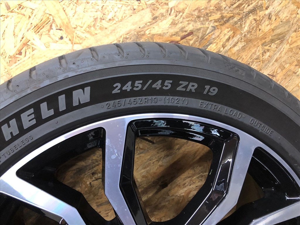  5x120 lyukosztású 19" újszerű Dezent alufelni, rajta 245/45 újszerű Michelin nyári gumi VW T5, T6 12. kép