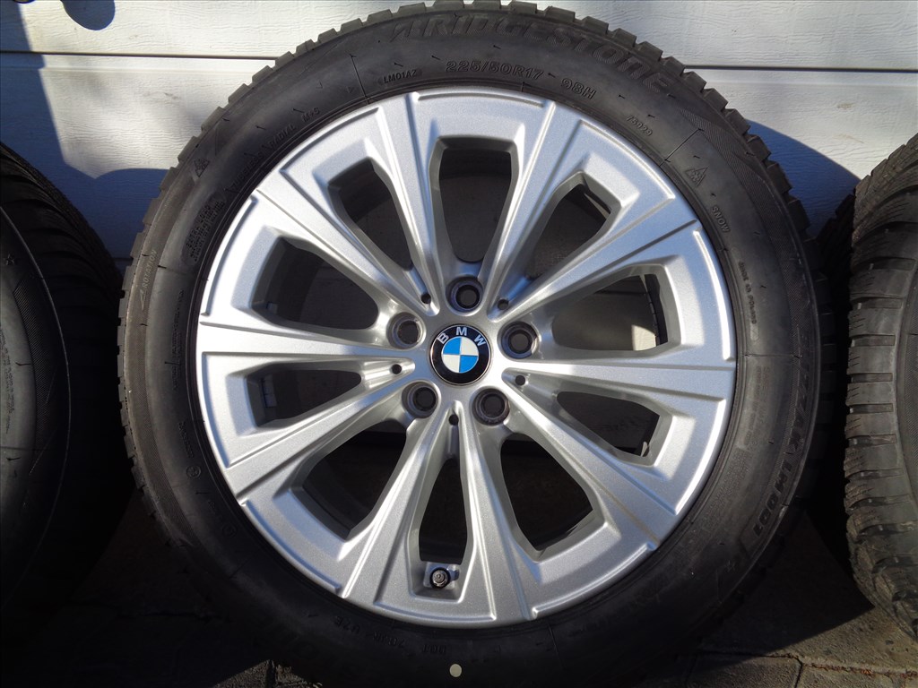 BMW gyári alufelni 17-es szenzorral Új Bridgestone 225/50 téli gumival eladó. 2. kép