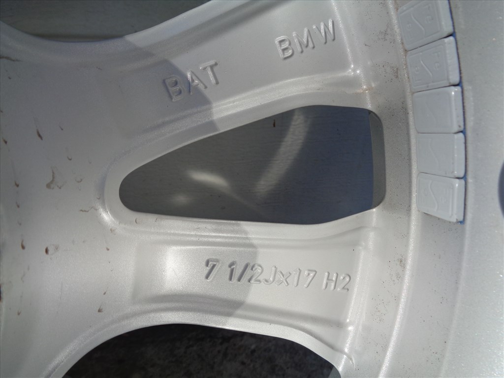BMW gyári alufelni 17-es szenzorral Új Bridgestone 225/50 téli gumival eladó. 4. kép