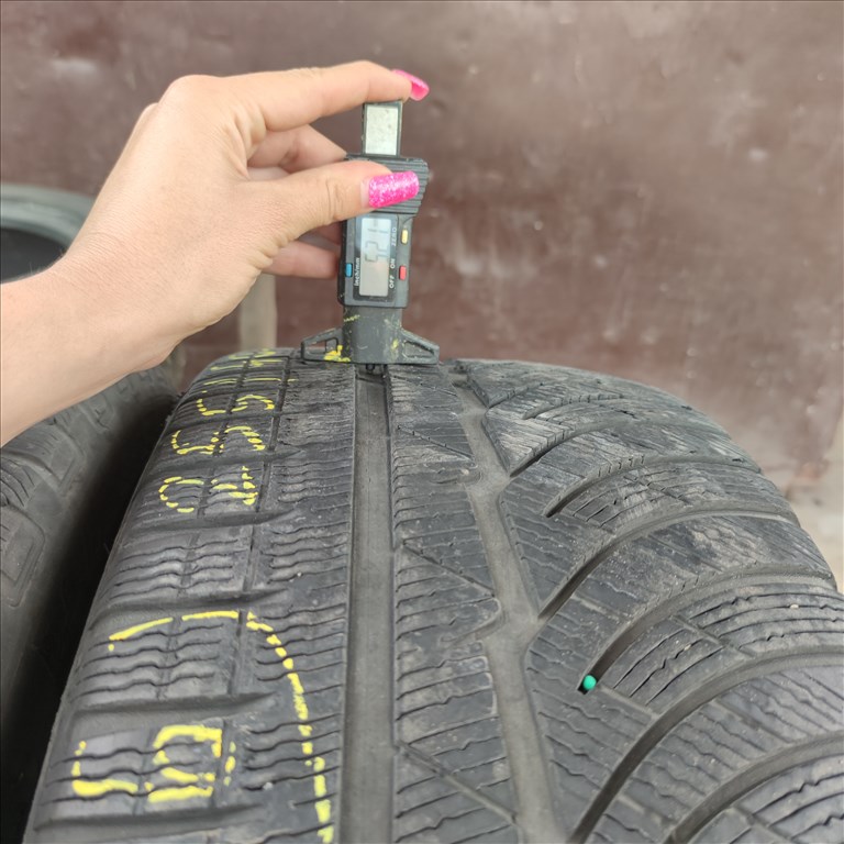 255/40 R19 Michelin téli gumi 20000ft a 4db/146/ 1. kép