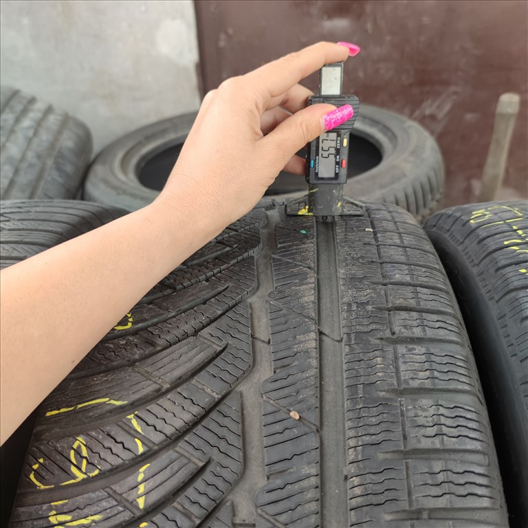 255/40 R19 Michelin téli gumi 20000ft a 4db/146/ 3. kép