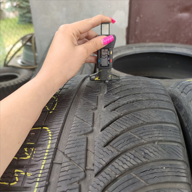 255/40 R19 Michelin téli gumi 20000ft a 4db/146/ 4. kép