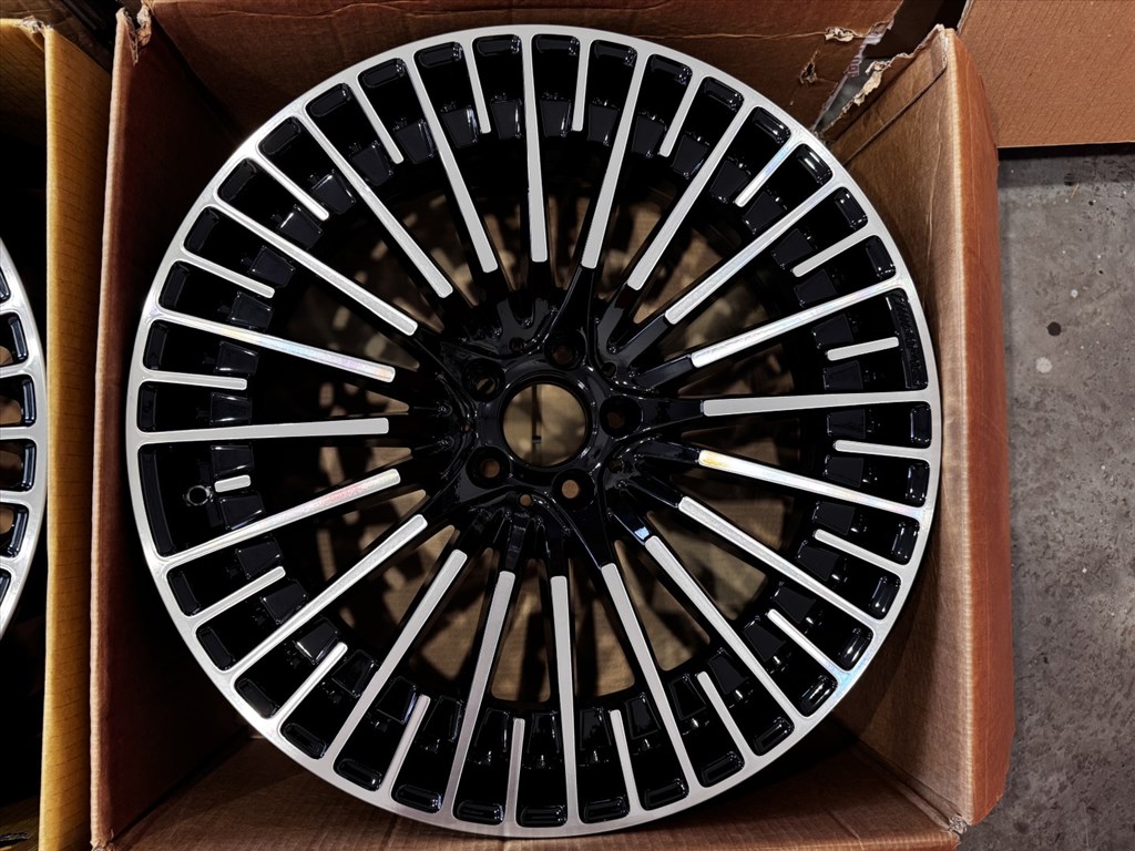 R21 Original Mercedes 8J ET27 - A2934011000 / A293 401 1100 1db alufelni felni 1. kép