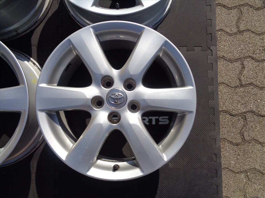 Toyota gyári alufelni 17-es, 5×114.3-as osztóval, jó állapotban eladó.  5. kép