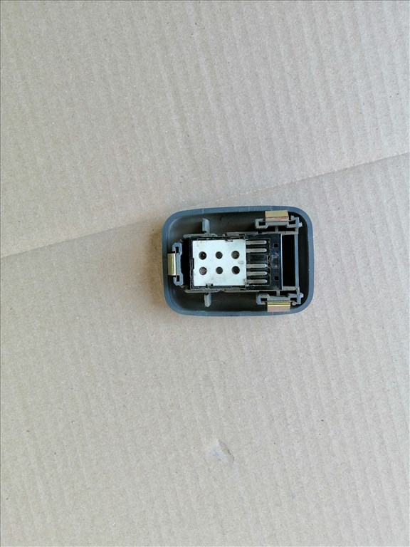 Mazda B 2500 Bal hátsó Ablakemelő Kapcsoló  2. kép