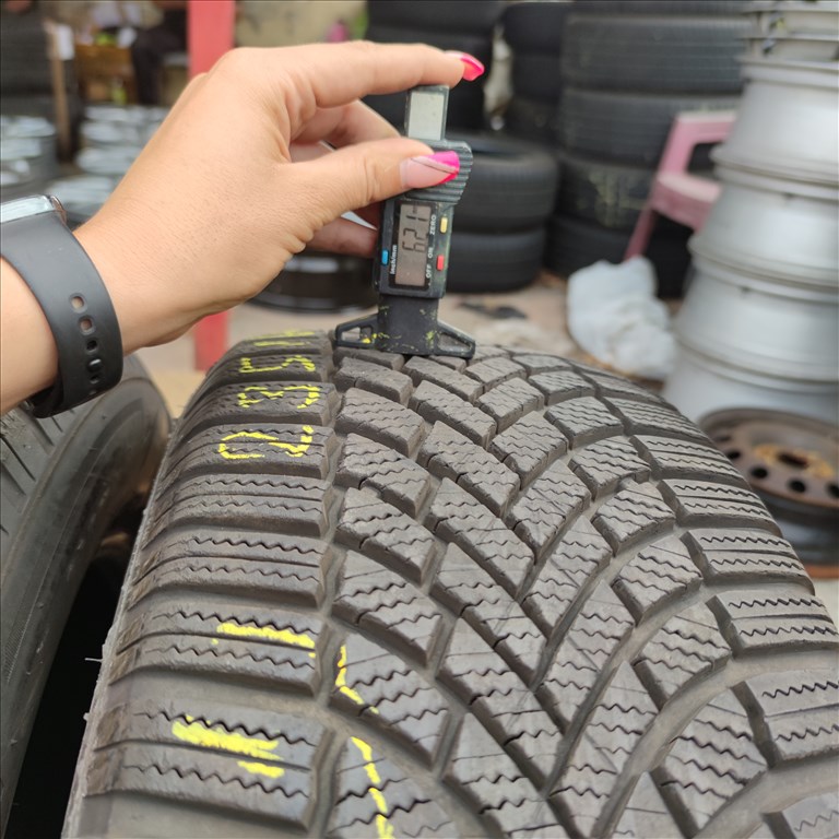  235/60 R18 Bridgestone téli gumi 44000ft a 2db/221/ 2. kép