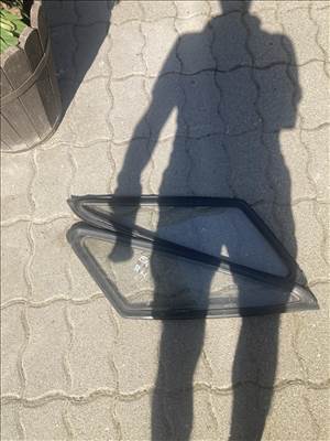 Ford Escort MK4  C oszlop mögötti kis üveg