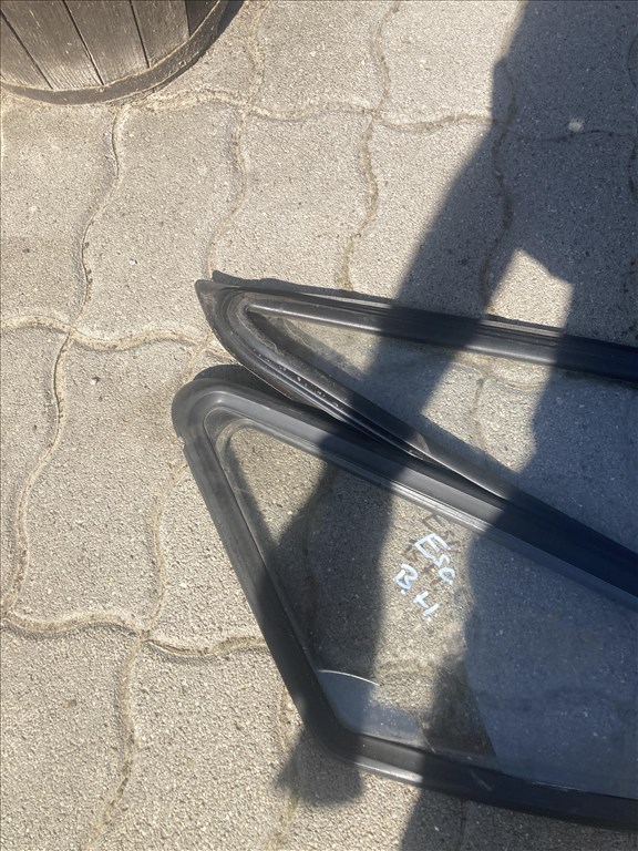 Ford Escort MK4  C oszlop mögötti kis üveg 2. kép