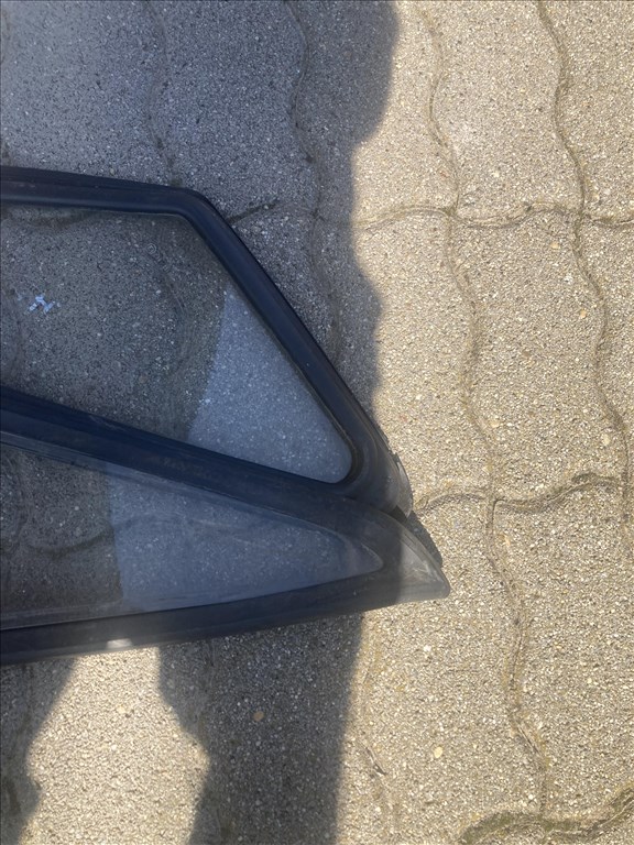 Ford Escort MK4  C oszlop mögötti kis üveg 3. kép