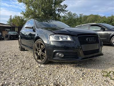 Audi A3 (8P) Facelift jobb első sárvédő LY9B