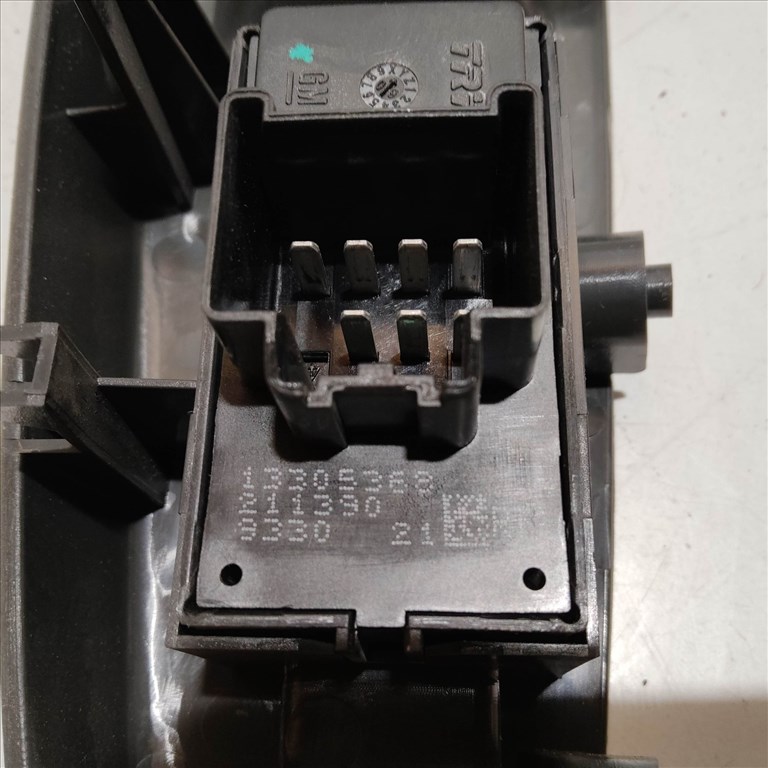 Chevrolet Cruze 2008-2012 jobb hátsó ablakemelő kapcsoló 13305368 2. kép