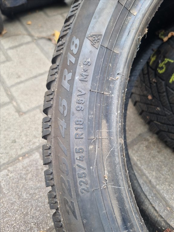  225/4518" újszerű Pirelli Cinturato Winter 2 téli gumi 2db  6. kép
