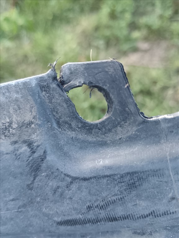 Suzuki Vitara első lökhárító 7171154p 6. kép