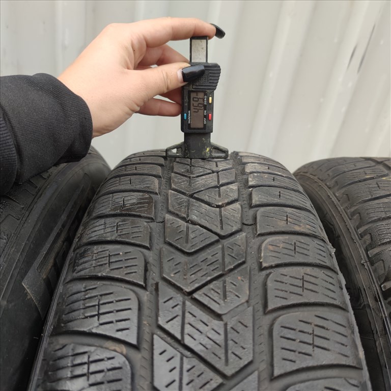 215/65 R17 Pirelli téli gumi 10000ft a 2db/160/ 1. kép