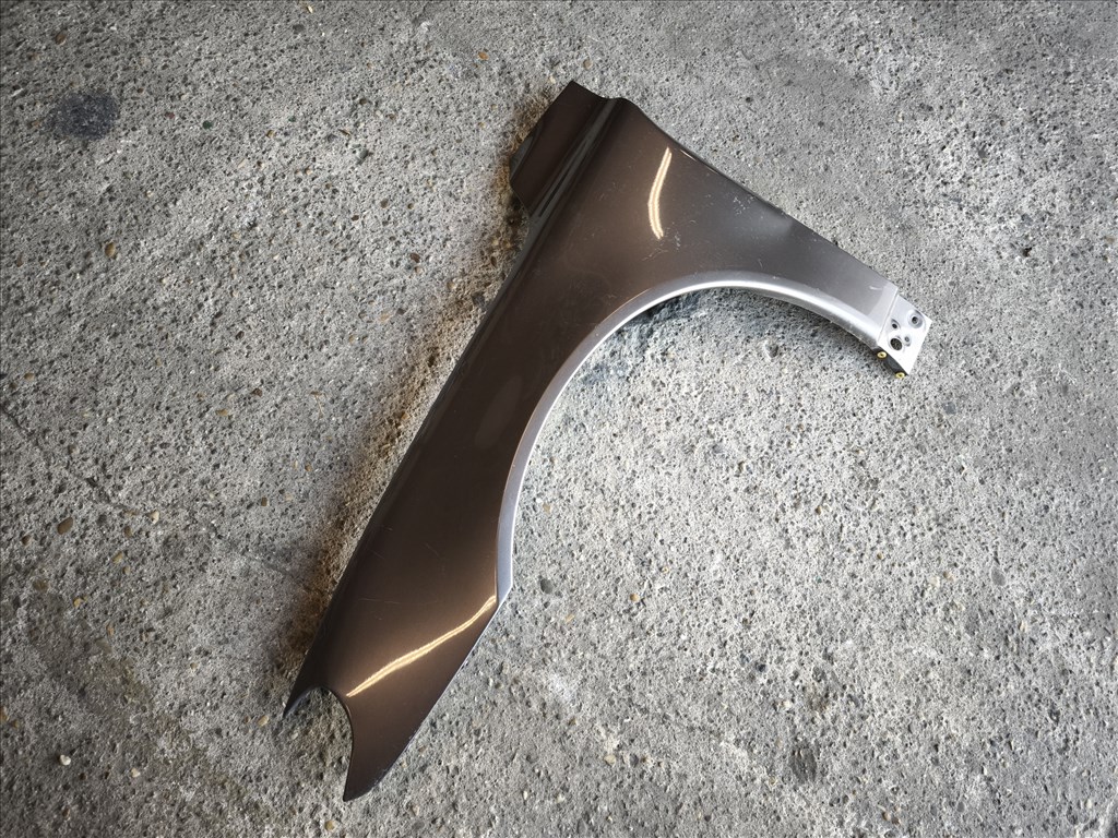 Volvo V70 bal első gyári sárvédő  2. kép