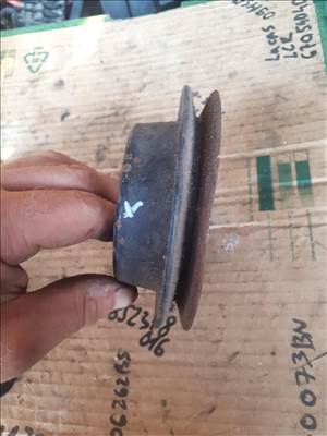 BMW 524 E34 vízszivattyú szíjtárcsa nem hibátlan 12844183