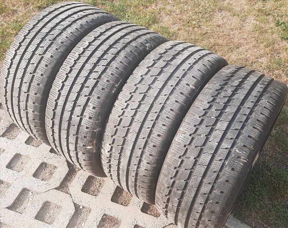225/40 R18 Kumho Téli gumik 1. kép