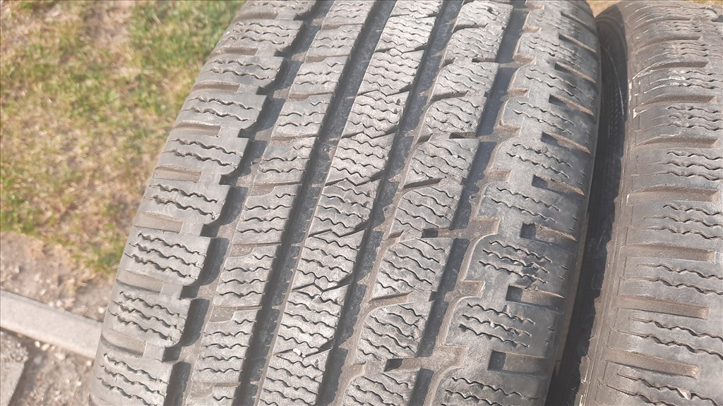 225/40 R18 Kumho Téli gumik 5. kép